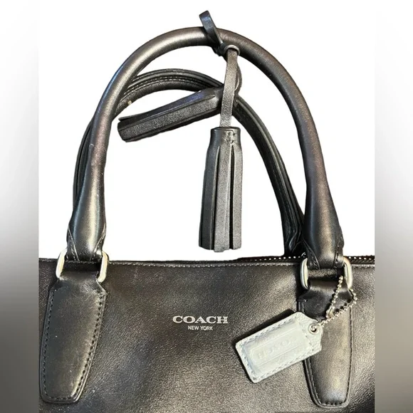 Coach Woman’s purse bag black silver zippers adjustable strap travel luxury - Picture 6 of 10